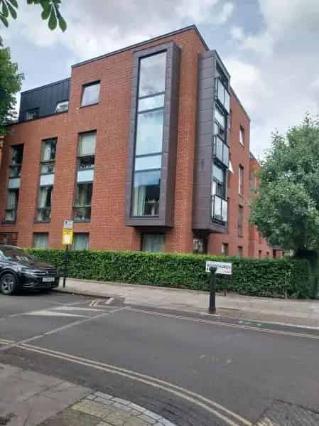 2 Bedroom Flat New Build Open Plan Kitchen Balcony Communal Garden