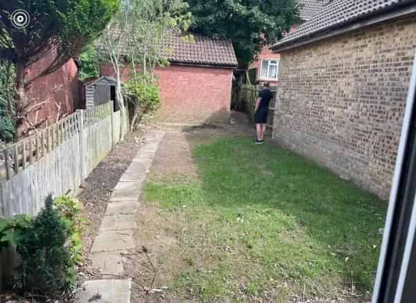 2 Bed Semi Detached House Near Shops And Schools