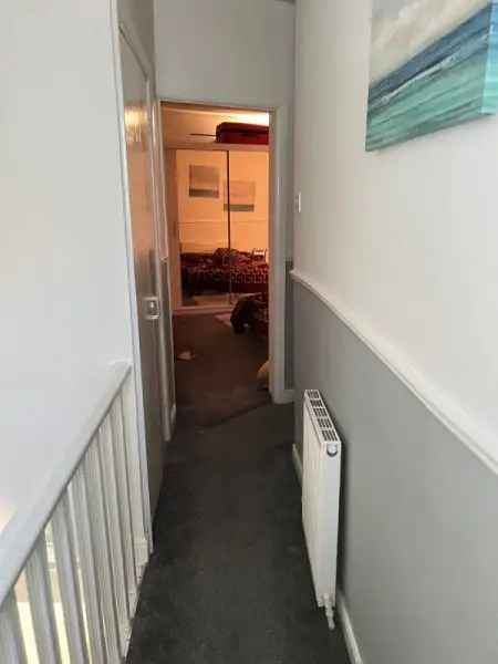Two Bedroom House Near Shops and Bus Stops