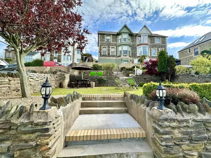 6 Bedroom Victorian Villa with Sea Views and Hot Tub