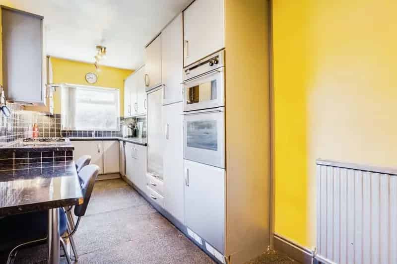 3 Bedroom Semi Detached House For Sale Wakefield WF1