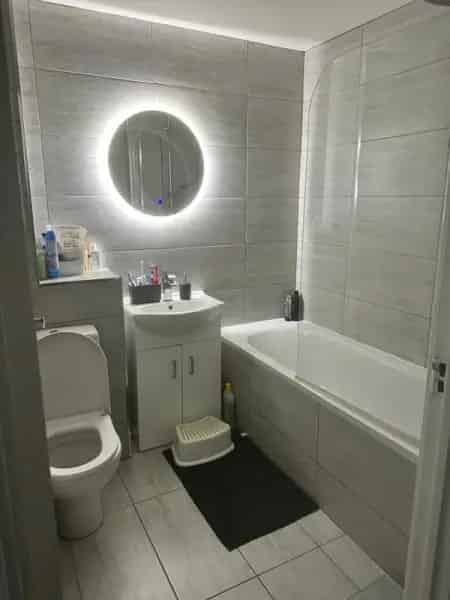 2 Double Bedroom Terraced House With Large Loft and Garden