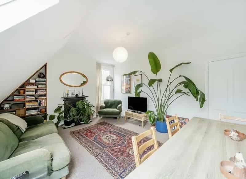 Flat For Sale , 19, Ferme Park Road, London, England