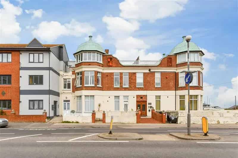 3 Bedroom Apartment with Panoramic Sea Views