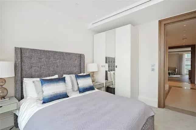 Luxury Flat for Sale in Strand Temple London WC2R