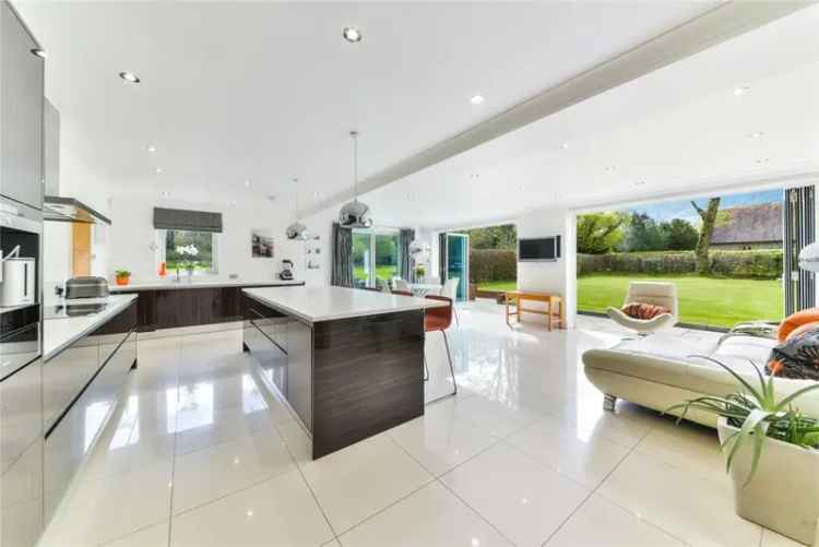 Contemporary Family Home Near Woldingham Village