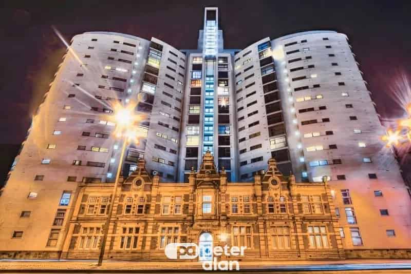 Immaculate Two Bedroom City Centre Apartment Available August