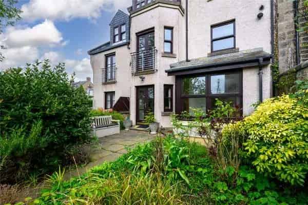 3 Bed Flat St Andrews South Facing Garden Parking