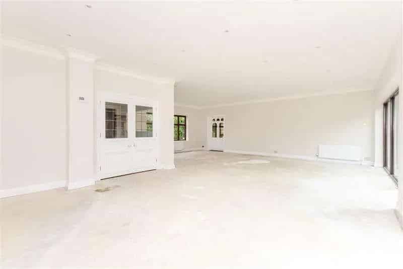 5 bed house for sale