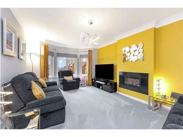 4 Bedroom Detached House for Sale in Westcraigs