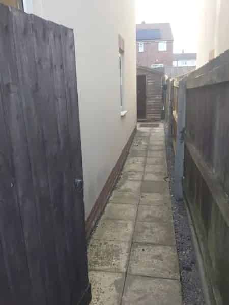 2 Bed House Big Garden Near Town Center