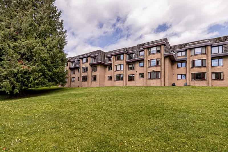 3 Bedroom Apartment for Sale in Bearsden Near Glasgow