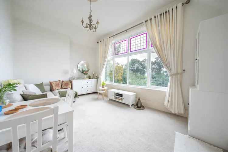 Apartment For Sale in Horsham, England