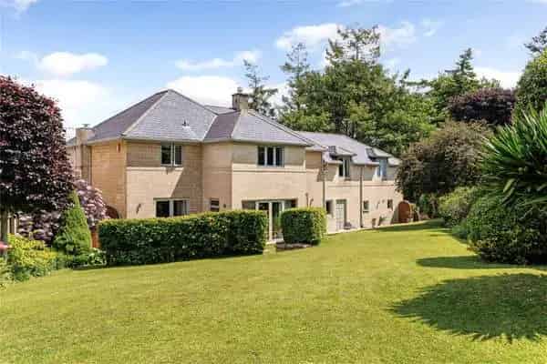 Stunning 4-Bedroom Family Home in Bath with Landscaped Gardens