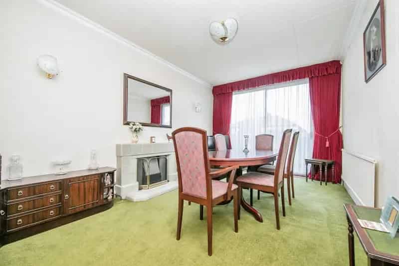 3 Bed House with Gardens and Off-Street Parking
