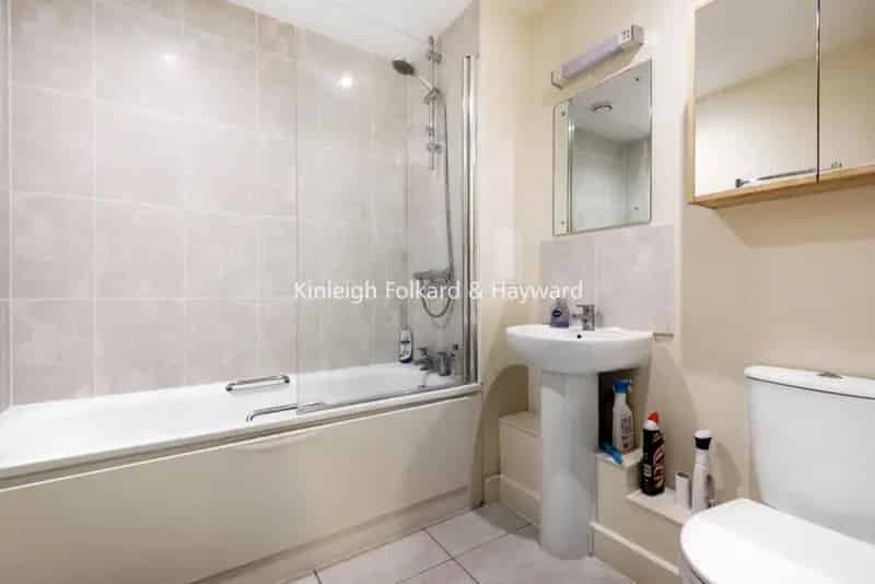 Stylish One Bedroom Apartment Near Canada Water Tube