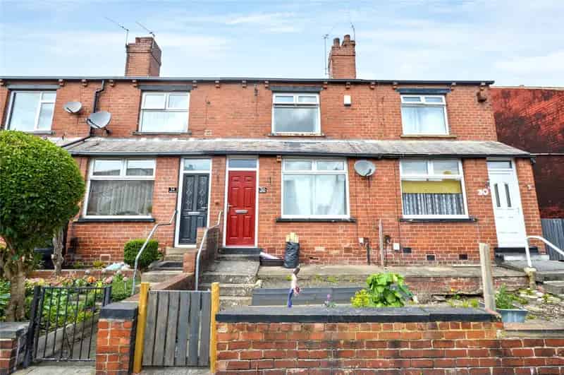 Immaculate 2-Bedroom Mid Terrace House Near M62 M1 Motorways