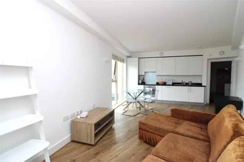 Two Bedroom Apartment Near Brighton Station Zero Deposit Available