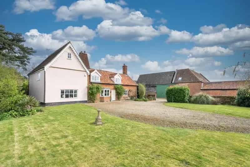 4 Bedroom Farmhouse Barnham Broom
