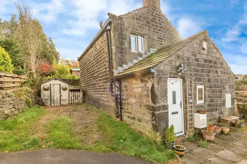 2 Bedroom Detached Cottage Pecket Well West Yorkshire HX7