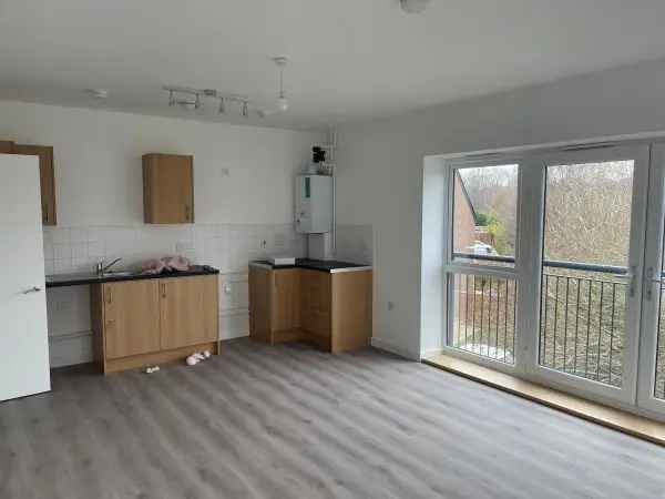 2 Bed Flat Kings Hill Near Schools and Supermarket