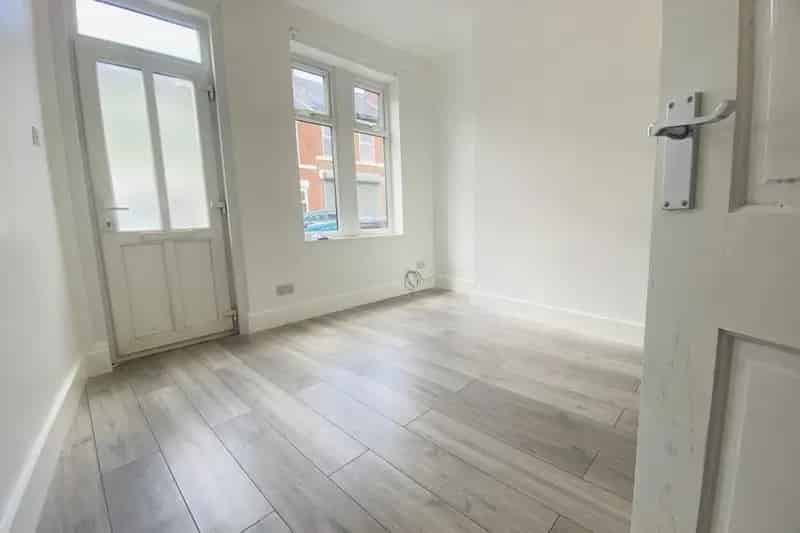 2 Bedroom House Near Derby City Centre Royal Derby Hospital