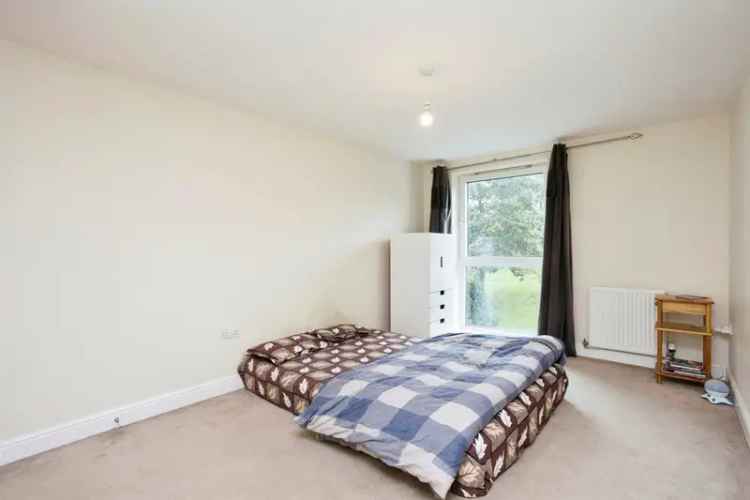 Two Bedroom Apartment Near Crawley Town Centre and Station