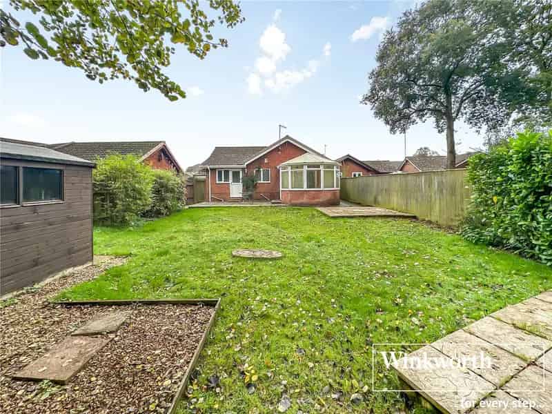 3 Bedroom Bungalow Ferndown Detached House No Onward Chain