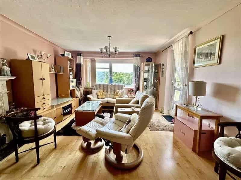 2 Bed Flat for Sale in Meyrick Park Bournemouth