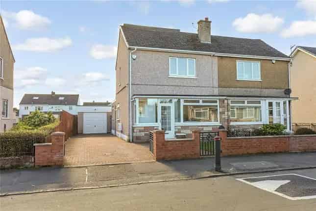 Semi Detached House for Sale in Glasgow