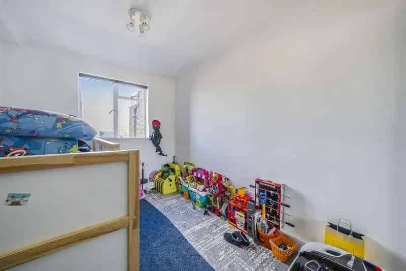 2 bed flat for sale