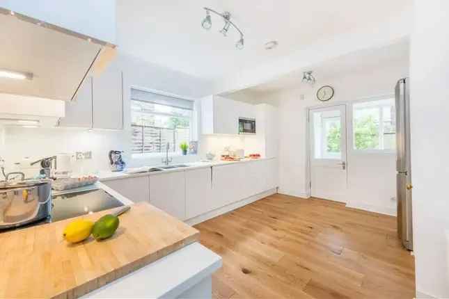 Semi-detached House to Rent in London SW11