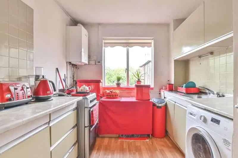 2 bed flat for sale