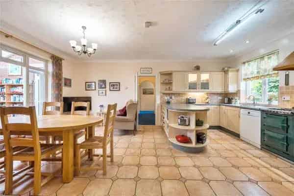 Five Bedroom Detached House with Extensive Parking and Gardens