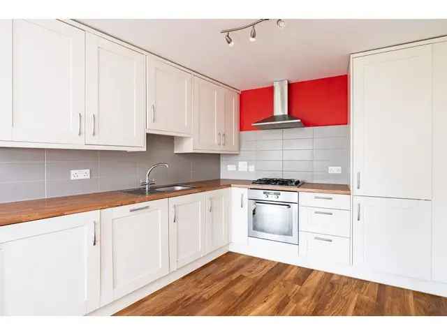 3 bedroom flat  for sale