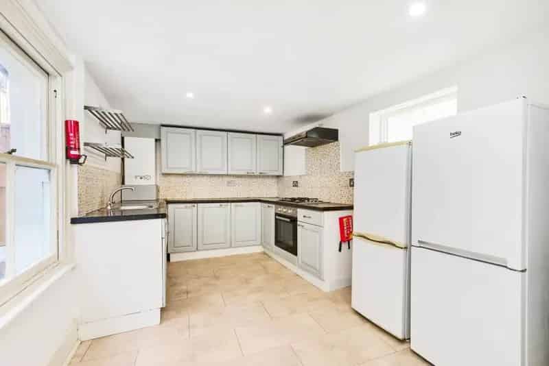 4 Double Bedroom House Near Clapham Junction Station