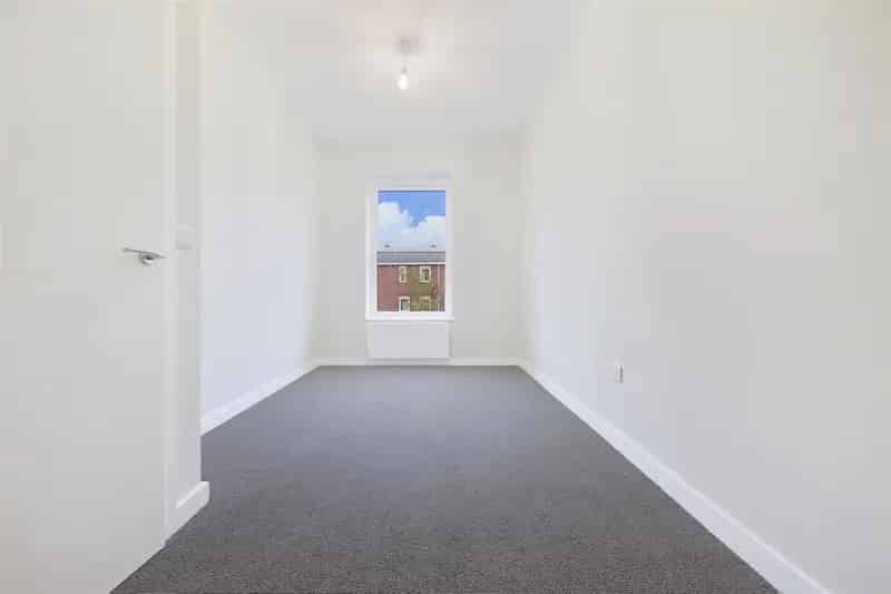 2 Bedroom Apartment House to Rent in Clapton Pond
