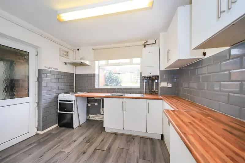 Chain Free 3 Bedroom Semi Detached House Near Highfields School