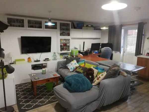 Flat For Rent in Gillingham, England