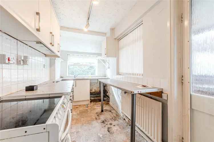 House For Sale in Leeds, England