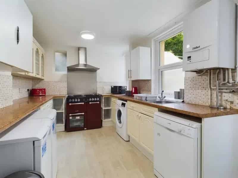 6 Bedroom Terraced House Investment Opportunity