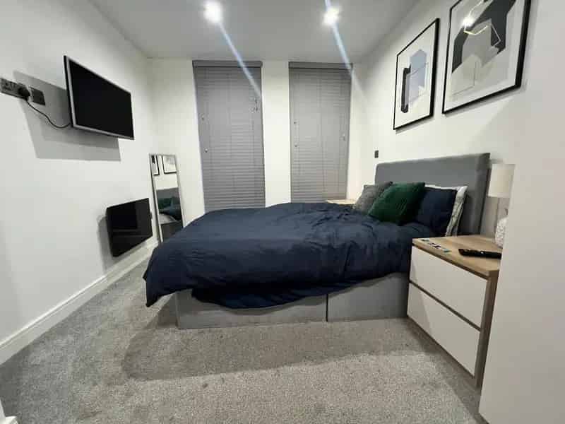 Modern Double Room in Birmingham City Centre Flat Share - Bills Included