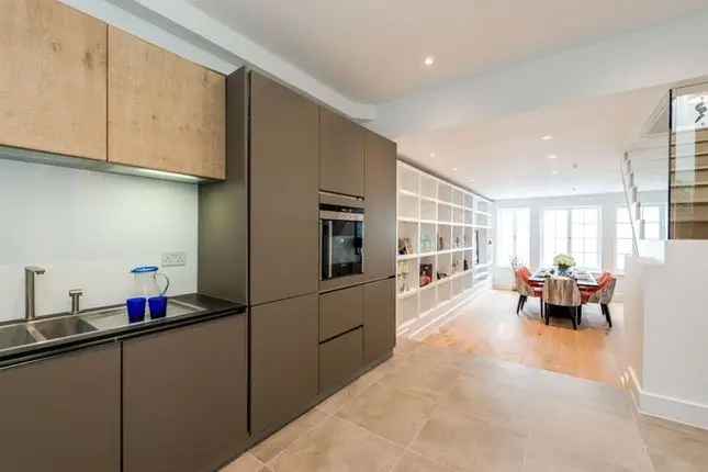 Contemporary 3-Bedroom Townhouse near Marylebone