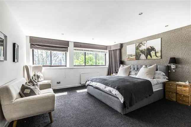 Flat for sale in Grosvenor Road, London, Westminster SW1V