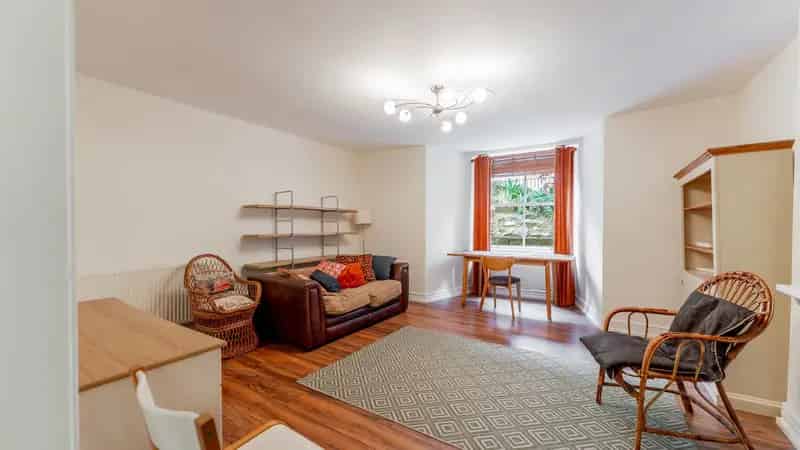 One Bedroom Garden Flat Hillhead Glasgow West End