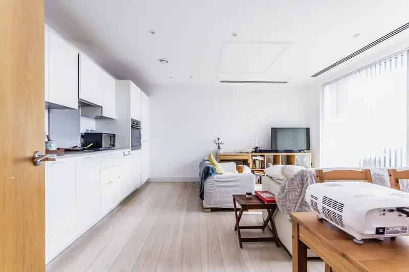 Luxury 1-Bedroom Apartment South London Breathtaking Views Gym Concierge