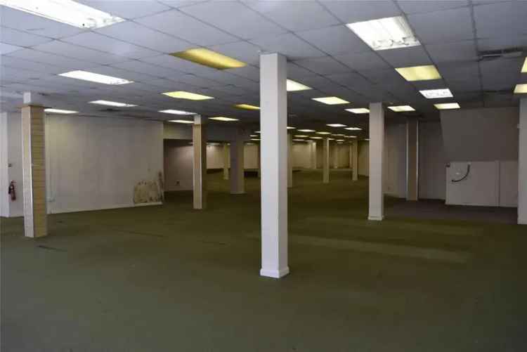 Retail Unit with Warehouse Space in Boston