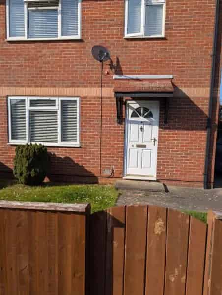3 Bedroom Semi Detached House Large Garden