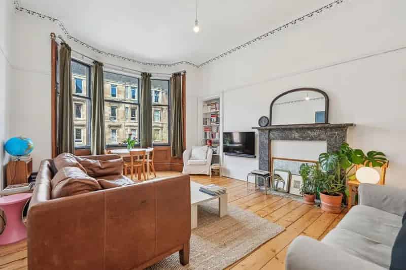 2 Bedroom Flat for Sale in Govanhill Glasgow
