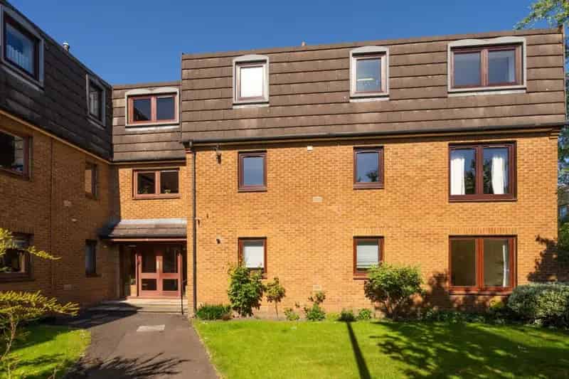 3 Bedroom Ground Floor Flat for Sale in Blackford
